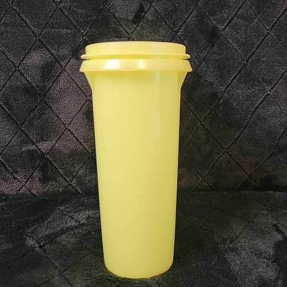 Vintage Tupperware Beverage Buddy Pitcher 1 Qt w Lid Yellow 792 793 - Picture 7 of 11